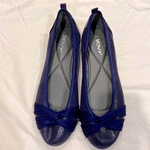 Brand New DKNY purple flats